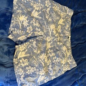 Men’s Hawaiian shorts